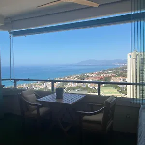 https://vistas-al-mar-marbella-del-este.1costadelsol.com